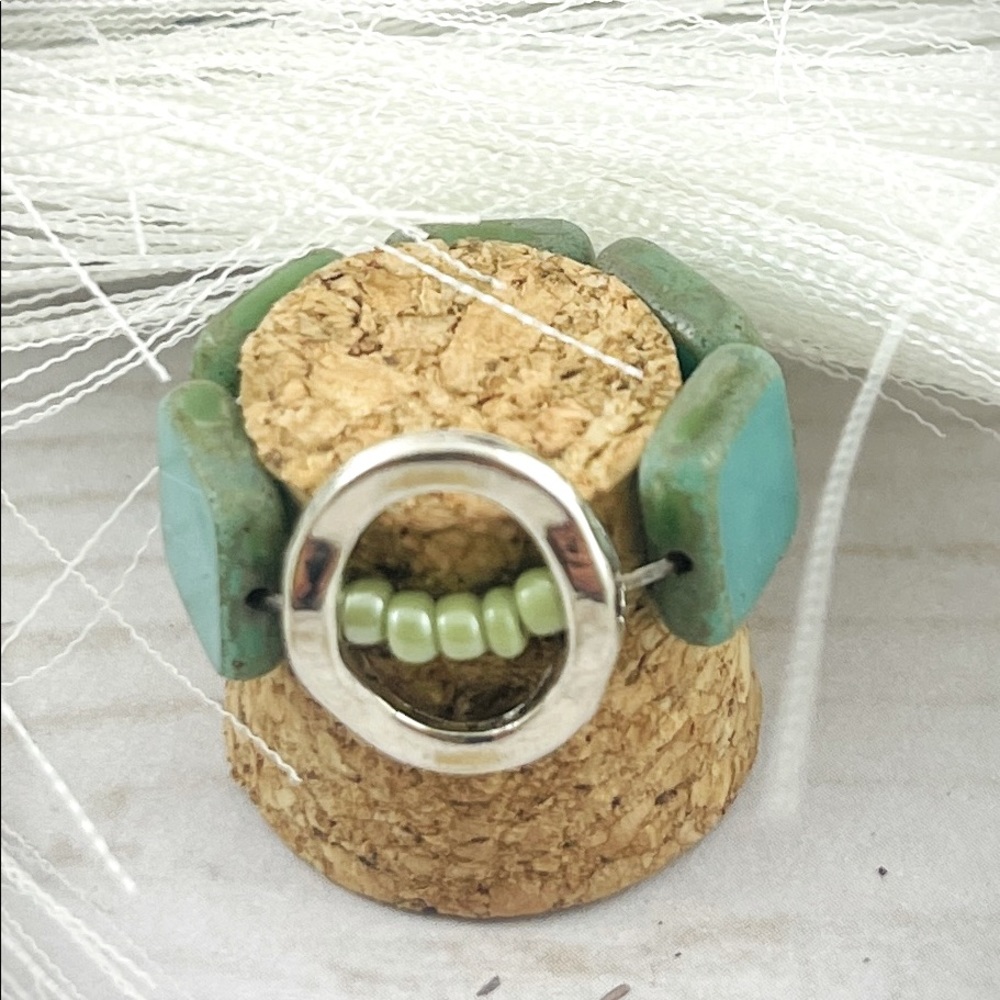 Stretch statement ring